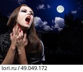 Vampire woman on night background with moon. Стоковое фото, агентство Ingram Publishing / Фотобанк Лори