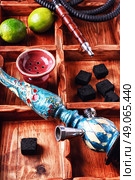 Accessories for Shisha. dismantled parts of the hookah in stylish wooden box with fruits lime. Стоковое фото, агентство Ingram Publishing / Фотобанк Лори