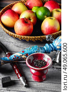 Smoking hookah and basket with apples,pomegranate and lime. Стоковое фото, агентство Ingram Publishing / Фотобанк Лори