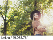 Street fashion concept - closeup portrait of a pretty girl. Wearing hat and suede jacket holding bag with fringe. Beautiful autumn woman. . Стоковое фото, агентство Ingram Publishing / Фотобанк Лори