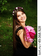 Beautiful hippy bohemian fashion style model in beautiful lake environment. Brunette woman with flowers enjoying nature against nature background. Стоковое фото, агентство Ingram Publishing / Фотобанк Лори