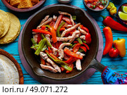 chicken fajitas in a pan with sauces chili and sides Mexican food. Стоковое фото, агентство Ingram Publishing / Фотобанк Лори