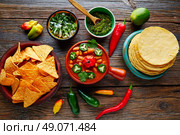Frijoles charros mexican beans with chili pepper sides and tortillas. Стоковое фото, агентство Ingram Publishing / Фотобанк Лори