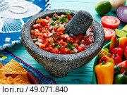 Pico de Gallo sauce from Mexico with tomato cilantro and onion in molcajete. Стоковое фото, агентство Ingram Publishing / Фотобанк Лори
