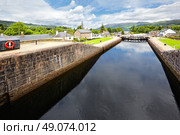 Caledonian Canal at Fort Augustus , Scotland. Стоковое фото, агентство Ingram Publishing / Фотобанк Лори