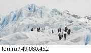 Ice climbers on Perito Moreno Glacier, Los Glaciares National Park, Santa Cruz Province, Patagonia, Argentina. Стоковое фото, агентство Ingram Publishing / Фотобанк Лори
