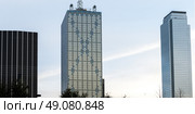 Low angle view of the Renaissance Tower, Dallas, Texas, USA. Стоковое фото, агентство Ingram Publishing / Фотобанк Лори