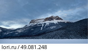 Snow covered landscape with mountains in winter, Emerald Lake, Yoho National Park, British Columbia, Canada. Стоковое фото, агентство Ingram Publishing / Фотобанк Лори