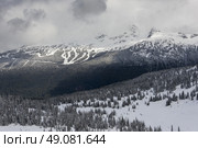 View of snowcapped mountains in winter, Whistler Mountain, British Columbia, Canada. Стоковое фото, агентство Ingram Publishing / Фотобанк Лори