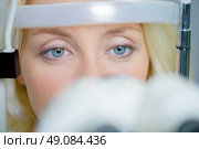 Woman at the opticians. Стоковое фото, агентство Ingram Publishing / Фотобанк Лори