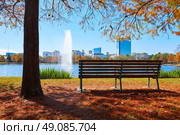 Houston Hermann park conservancy Mcgovern lake at autumn in Texas. Стоковое фото, агентство Ingram Publishing / Фотобанк Лори