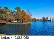 Houston Hermann park conservancy Mcgovern lake at autumn in Texas. Стоковое фото, агентство Ingram Publishing / Фотобанк Лори