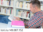 busy reading book. Стоковое фото, агентство Ingram Publishing / Фотобанк Лори