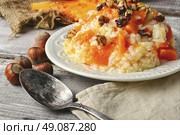 porridge made of pumpkin. mess of the tavern with the addition of walnut and hazelnut. Стоковое фото, агентство Ingram Publishing / Фотобанк Лори