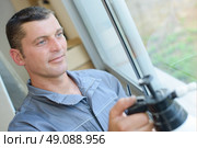 Man using oil can. Стоковое фото, агентство Ingram Publishing / Фотобанк Лори