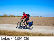 Biker MTB cycle tourism with panniers in Albufera of valencia spain. Стоковое фото, агентство Ingram Publishing / Фотобанк Лори