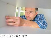 Fitting a cupboard. Стоковое фото, агентство Ingram Publishing / Фотобанк Лори