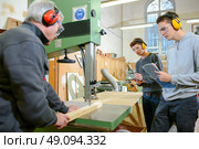 Woodwork apprenticeship. Стоковое фото, агентство Ingram Publishing / Фотобанк Лори