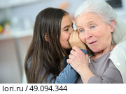 Little girl and grandma whispering secrets. Стоковое фото, агентство Ingram Publishing / Фотобанк Лори