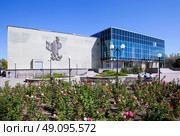 Городской Дворец культуры. Площадь Единства, 3. Бердянск. Запорожская область. Редакционное фото, фотограф Сергей Афанасьев / Фотобанк Лори