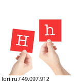 Hh written on cards held by hands. Стоковое фото, агентство Ingram Publishing / Фотобанк Лори