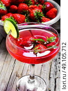 Mojito with lime and strawberry. alcohol cocktail in glass on a long stalk with strawberries and lime. Стоковое фото, агентство Ingram Publishing / Фотобанк Лори