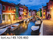 Colourfully painted houses facade on Burano island in evening, province of Venice, Italy. Стоковое фото, агентство Ingram Publishing / Фотобанк Лори