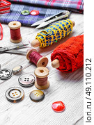 Set of tailor from the spool of lace,scissors,thread and buttons. Стоковое фото, агентство Ingram Publishing / Фотобанк Лори