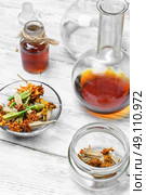 Extract from marigolds. Medical extract decoction from the flowers of marigold. Стоковое фото, агентство Ingram Publishing / Фотобанк Лори