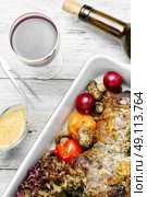 Baked in tomatoes veal. Meatloaf in the shape of a shank in the form for baking with vegetables. Стоковое фото, агентство Ingram Publishing / Фотобанк Лори