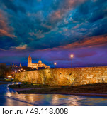 Salamanca skyline sunset and roman bridge over Tormes river in Spain. Стоковое фото, агентство Ingram Publishing / Фотобанк Лори