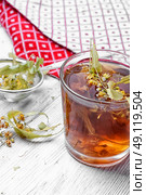 Linden herbal tea. glass of tea brewed with therapeutic Linden. Стоковое фото, агентство Ingram Publishing / Фотобанк Лори