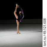 Young girl figure skater (on ice arena ver) Стоковое фото, агентство Ingram Publishing / Фотобанк Лори