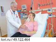 pregnant woman with doctor at hospital. Стоковое фото, агентство Ingram Publishing / Фотобанк Лори