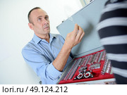 Optician holding lens accusingly. Стоковое фото, агентство Ingram Publishing / Фотобанк Лори