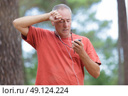 old man tired after running. Стоковое фото, агентство Ingram Publishing / Фотобанк Лори