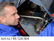 assembler working on machinery. Стоковое фото, агентство Ingram Publishing / Фотобанк Лори