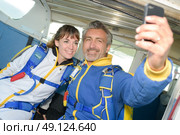 smiling people ready to jump from an airplane. Стоковое фото, агентство Ingram Publishing / Фотобанк Лори