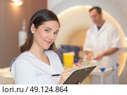 couple of doctors performing a medical scan to a patient. Стоковое фото, агентство Ingram Publishing / Фотобанк Лори