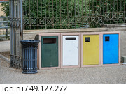 City trash cans. Стоковое фото, агентство Ingram Publishing / Фотобанк Лори