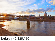 London St Paul Pauls cathedral sunset from Millennium bridge on Thames UK. Стоковое фото, агентство Ingram Publishing / Фотобанк Лори