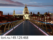 London St Paul Pauls cathedral from Millennium bridge on Thames UK. Стоковое фото, агентство Ingram Publishing / Фотобанк Лори