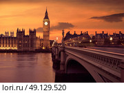 Big Ben Clock Tower London at Thames River England. Стоковое фото, агентство Ingram Publishing / Фотобанк Лори