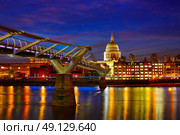 London St Paul Pauls cathedral from Millennium bridge on Thames UK. Стоковое фото, агентство Ingram Publishing / Фотобанк Лори