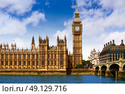 Big Ben London Clock tower in UK Thames river. Стоковое фото, агентство Ingram Publishing / Фотобанк Лори