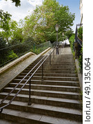 Paris Montmartre stairway stairs to reach Sacre Coeur. Стоковое фото, агентство Ingram Publishing / Фотобанк Лори