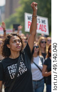 A woman in a protest march raises her right arm in a fist pump, her face filled with determination. The background is a blurred crowd of people walking on street. Стоковое AI-видео, аниматор Sergey Grishin / Фотобанк Лори