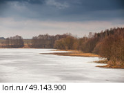 Early spring. Mud season. Lake under ice and snow melting. Cloudy spring day. Spring rural scene. Стоковое фото, агентство Ingram Publishing / Фотобанк Лори