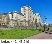 12-этажный крупноблочный многоквартирный жилой дом (1956 год). Улица Кузнецовская, 44. Санкт-Петербург. Стоковое фото, фотограф Ирина Борсученко / Фотобанк Лори