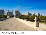 Valencia Puente pont del Mar bridge in Spain. Стоковое фото, агентство Ingram Publishing / Фотобанк Лори